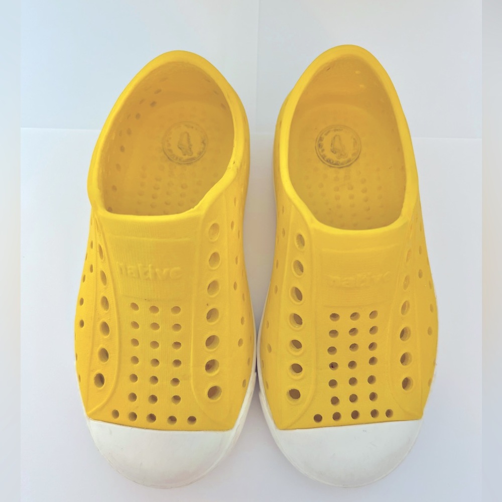 Native kids shoes size C8